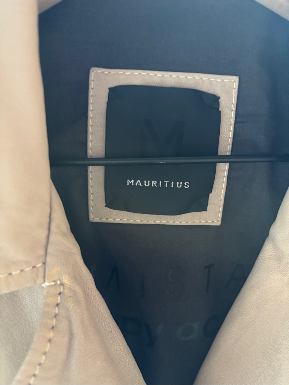 MAURITIUS Women's Beige Leather Jacket with Gold Star Embellishments - Picture 9 of 16